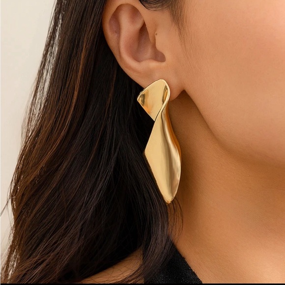 NEW Vintage Irregular Geometric Metal Twisted Stud Earring For Women Gold - Picture 3 of 16